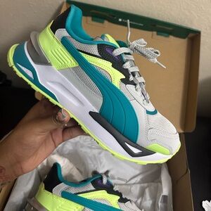 Junior Puma running sneakers